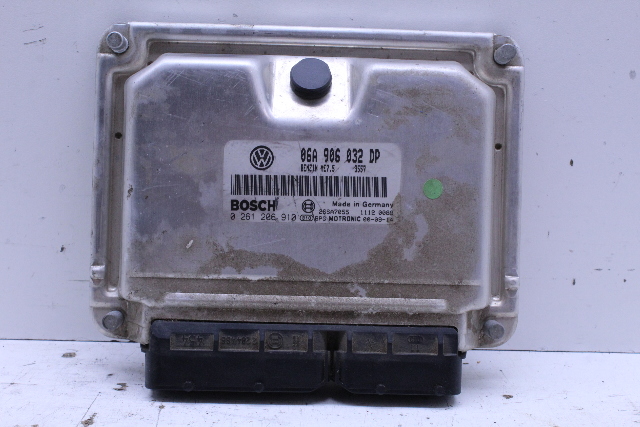 2001 Volkswagen Beetle Engine Computer Module ECU ECM DME 06A906032DP