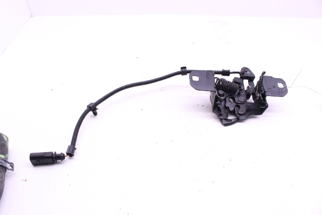1998-2005 Volkswagen Beetle Hood Latch Lock 1C0823509D OEM