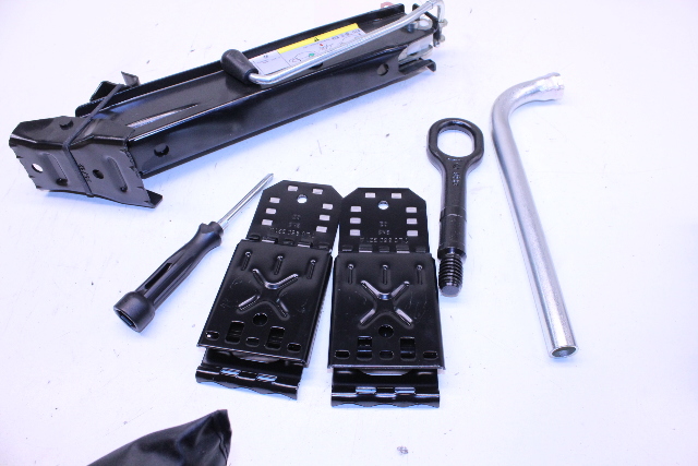 2013 Volkswagen Tiguan S 4dr 2.0t Gas Tire Accessory Kit OEM