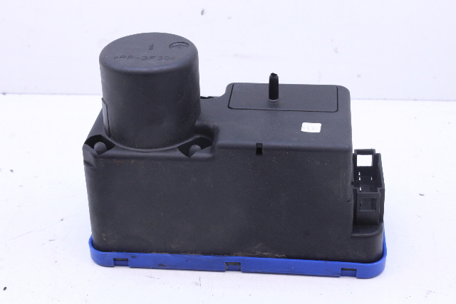 1993 Volkswagen Passat Door Central Locking Vacuum Pump 1H0962257A OEM