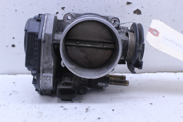 1997-2000 Volkswagen Eurovan Throttle Body 021133064A