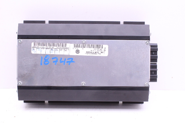 2004-2006 Volkswagen Phaeton 8 Channel Amp Amplifier 3D0035465 OEM