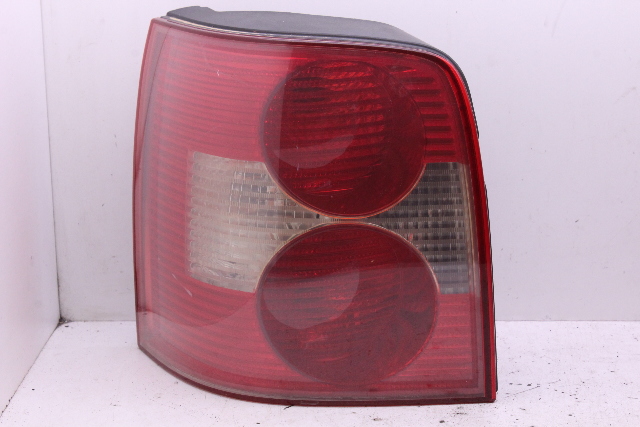 2001-2005 Volkswagen Passat Wagon Left Tail Light Lamp 3B9945095S OEM