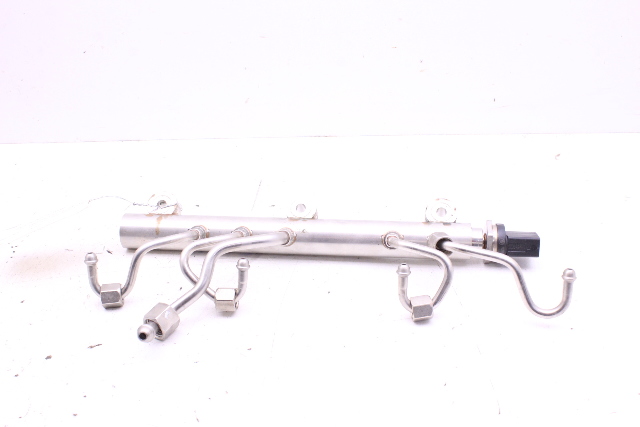 2013-2015 BMW 750i High Pressure Fuel Rail 7620946 OEM