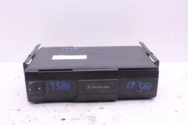 1997 Mercedes Benz E320 CD Changer 0028205989 OEM