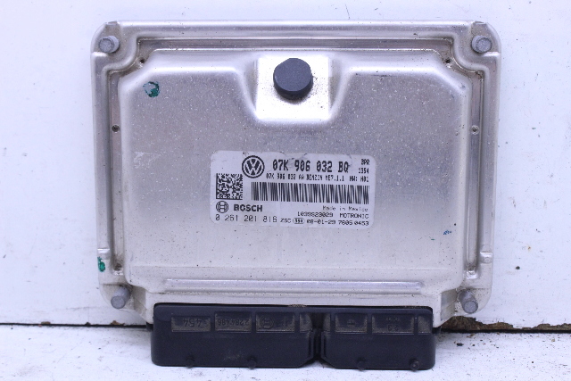 2008 Volkswagen Beetle Engine Computer Module ECU ECM DME 07K906032BQ