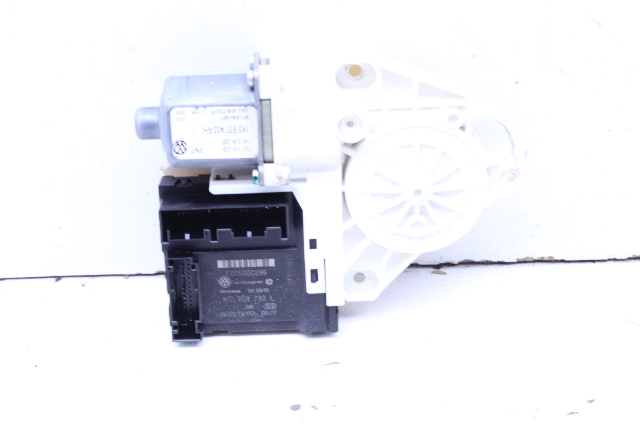 2007 2008 Volkswagen Passat Front Power Window Motor Right 1K0959792L OEM