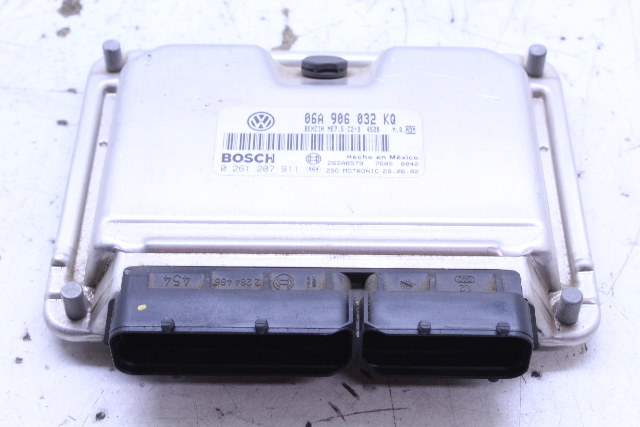 2003 Volkswagen Beetle Engine Computer Module ECU ECM DME 06A906032KQ