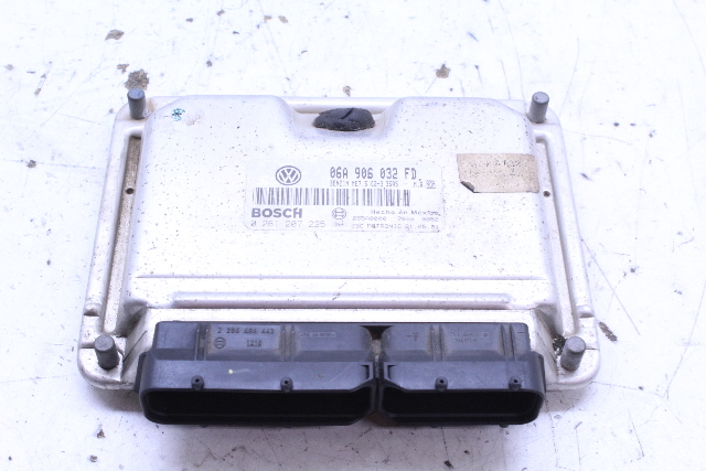 2001 Volkswagen Beetle Engine Computer Module ECU ECM DME 06A906032FD