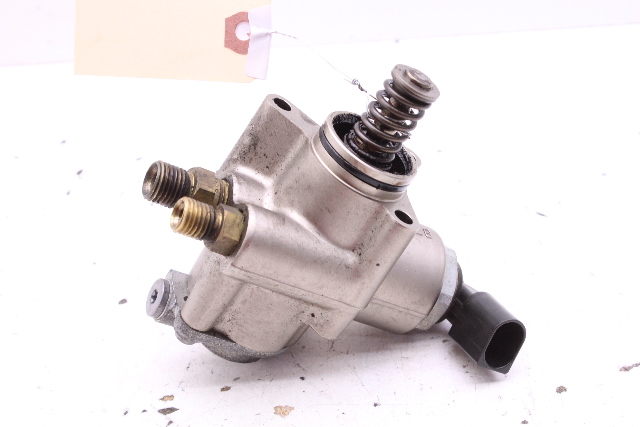 Audi A6 A8 Q7 RS4 Volkswagen Touareg Right Engine Mounted Fuel Pump 079127026C