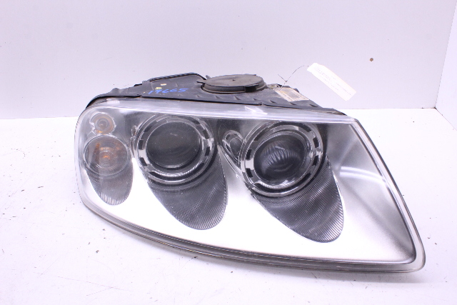 2004-2007 Volkswagen Touareg Headlight Xenon Right OEM