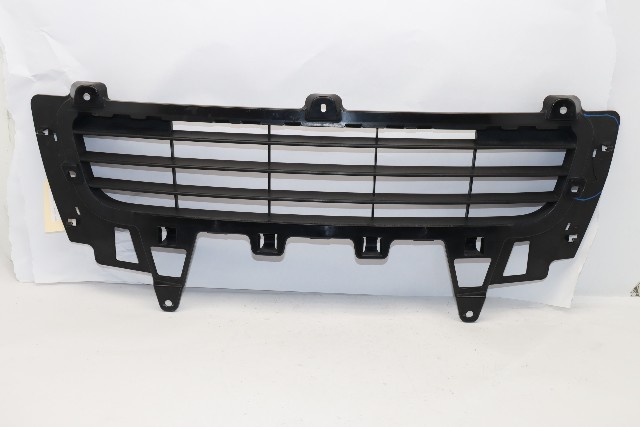 2008 2009 2010 Porsche Cayenne S Front Bumper Grille Center Has Crack 7L5807683E OEM