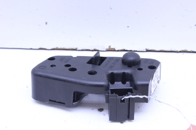 2002-2005 BMW 330i Right Inner Tail Light Lamp Bulb Housing 63217165744 OEM