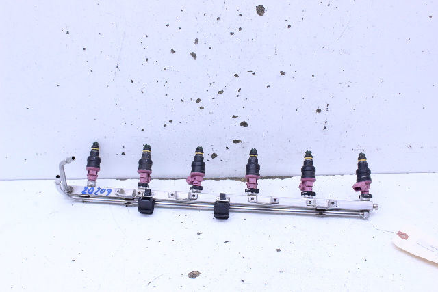 1998 BMW 528i E39 Fuel Rail With Injectors - 3772409 OEM