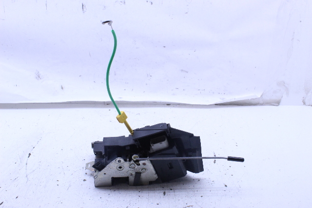 2001 2002 2003 Bmw 525i 530i 540i E39 Front Door Latch Lock Right 8235126 OEM