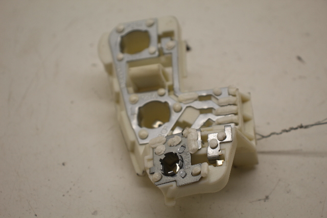 2007 BMW 328i Driver Left Tail Light Lamp Bulb Carrier 7183841 OEM