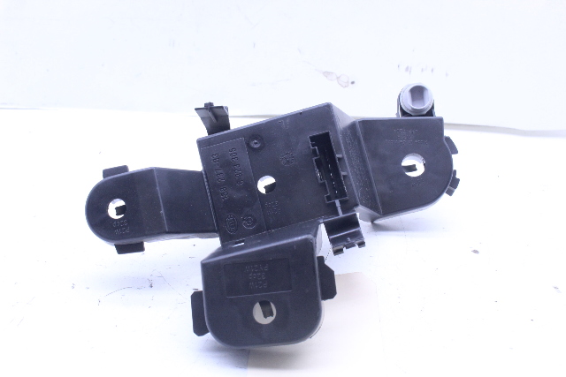 2004 2005 BMW 525i 530i Tail Light Bulb Socket Holder Left 6923305 OEM