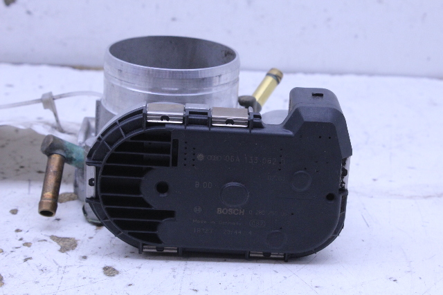 2002 Volkswagen Beetle 2.0 Throttle Body 06A133062D