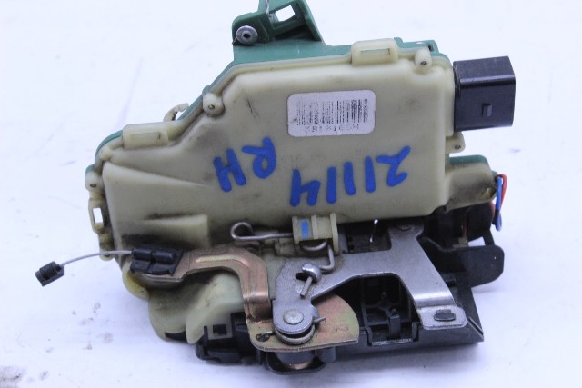 2002 2003 2004 2005 Volkswagen Beetle Passat Front Door Latch Lock Right - 3B1837016BH OEM