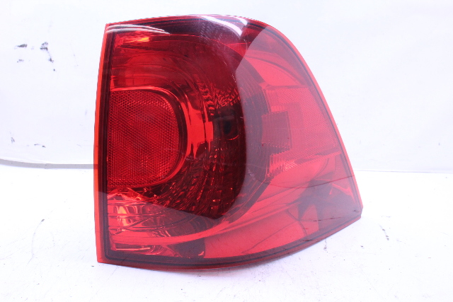 2009 2010 2011 2012 Volkswagen Routan Tail Light Lamp Right