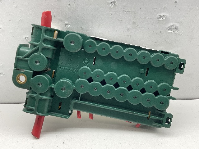 2000 BMW 528i Relay Fuse Box 8370640 OEM