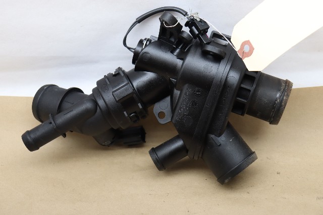 2013 2014 2015 2016 2017 2018 Range Rover Sport 3.0 Engine Coolant Thermostat Housing OEM