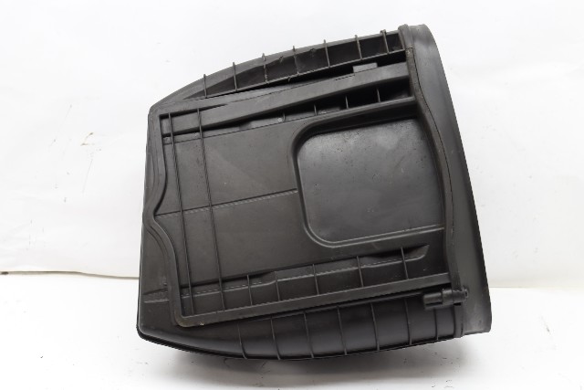 2015 2016 2017 2018 Porsche Macan 3.0 Air Cleaner Right Broken Mount 95B129607B OEM