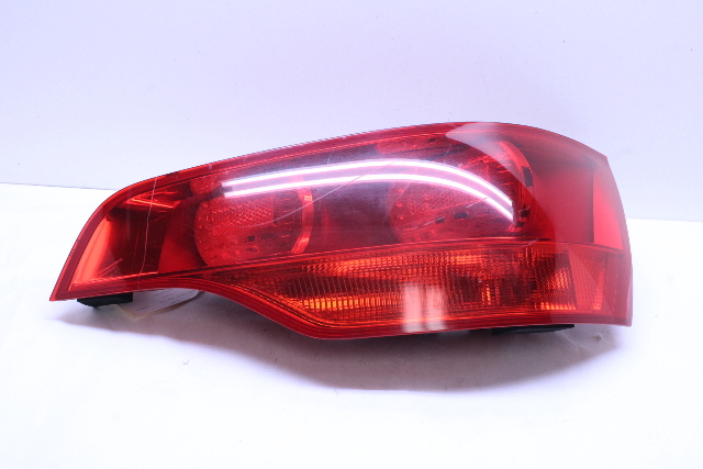 2007-2009 Audi Q7 Tail Light Right - 4L0945094A OEM