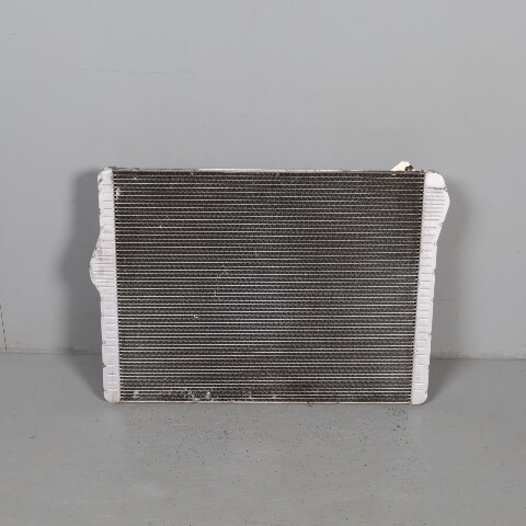2010–2016 BMW 550i 650i GT Radiator 17117601831 F07 F10 F12 OEM Used
