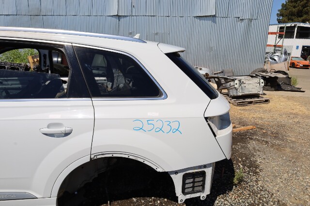 2017-2024 Audi Q7 Left Quarter Panel Glacier White 4M0809837 OEM Used