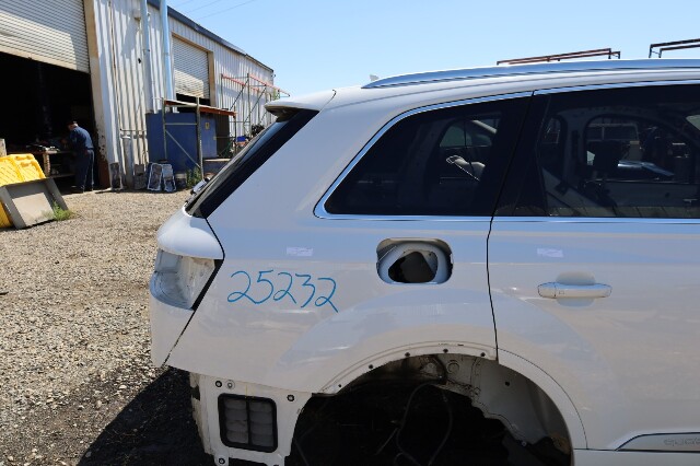 2017-2024 Audi Q7 Right Quarter Panel Glacier White 4M0809838 OEM Used