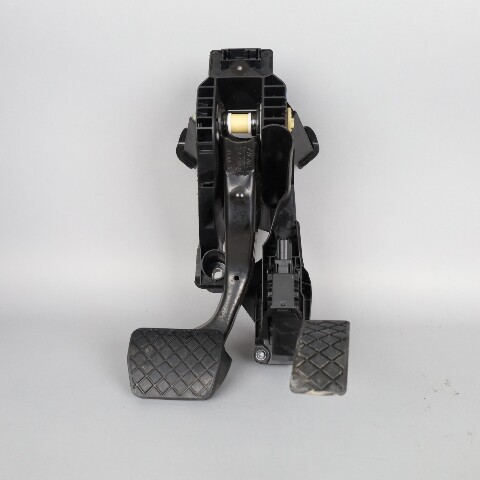 2016-2018 Audi A3 E-tron Accelerator Brake Pedal Assembly 5Q1723058AJ OEM Used