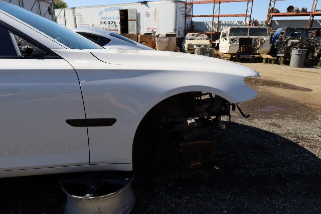 2009-2015 BMW 740i 750i Right Front Fender White 41007261462OEM Used