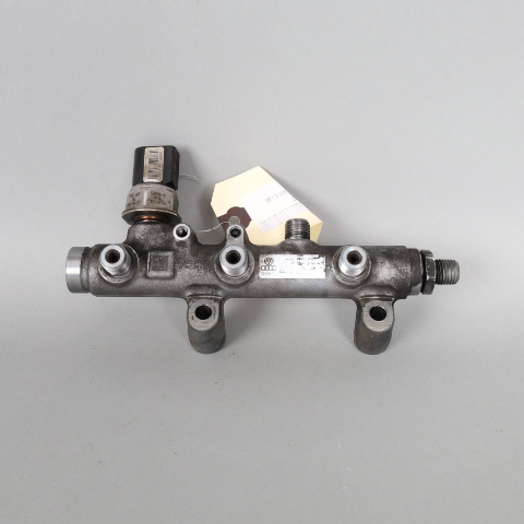 2013-2014 Volkswagen 3.0 Touareg Diesel Left Fuel Rail 059130089BT OEM Used