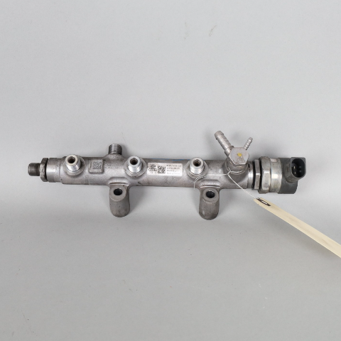 2013-2014 Volkswagen 3.0 Touareg Diesel Right Fuel Rail 059130090CN OEM Used