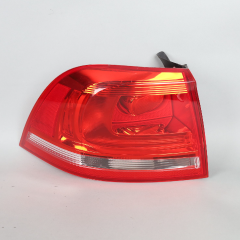 2011-2014 Volkswagen Touareg Left Tail Light 7P6945095E OEM Used