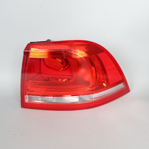 2011-2014 Volkswagen Touareg Right Tail Light 7P6945096E OEM Used