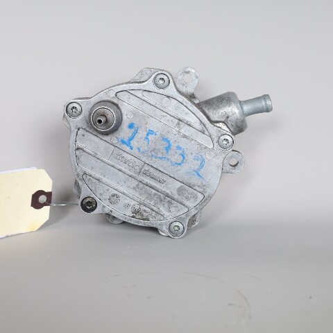 2006-2008 BMW 550i 650i 750i Engine Mounted Vacuum Pump OEM 11667545384