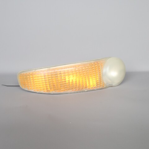 2001-2006 GMC Denali Right Passenger Turn Signal Parking Light OEM 15199555