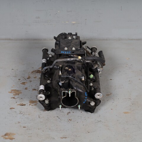 2002 GMC Yukon Denali 6.0 Intake Manifold With Fuel Rails OEM 17113697
