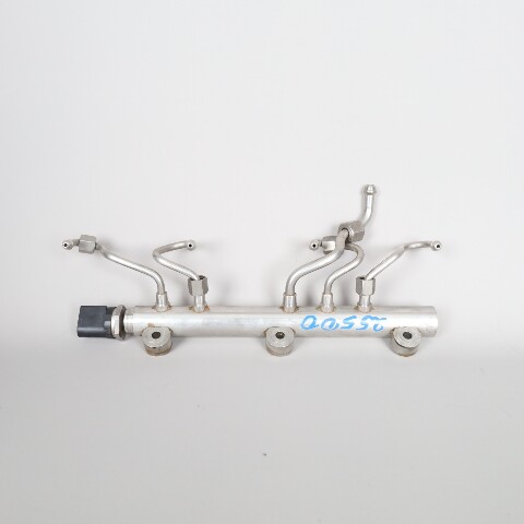 2013-2018 BMW 550i 650i 750i X5 Right Fuel Injection Rail 13537642156 OEM