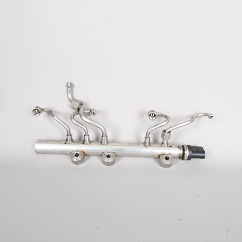 2013-2018 BMW 550i 650i 750i X5 Left Fuel Injection Rail 13537642155 OEM