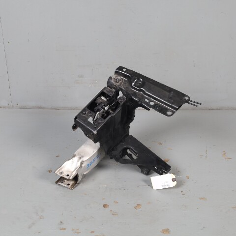 parts The aluminum part is supposed to go with the reinforcement 26071-7192172