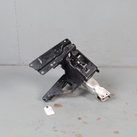 parts The aluminum part is supposed to go with the reinforcement 26071-7192172