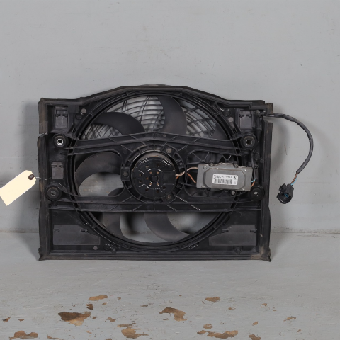 2001-2005 BMW 330i Radiator Cooling Fan With Shroud Puller 17117561757 OEM