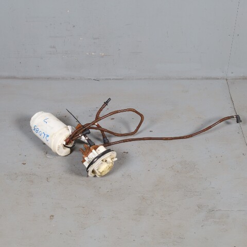 2003-2006 Porsche Cayenne Left Driver Fuel Pump OEM 95562010301