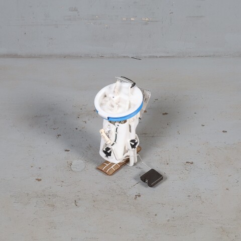 2001-2005 BMW 320i 325i 330i Right Passenger Fuel Pump OEM 16146766942