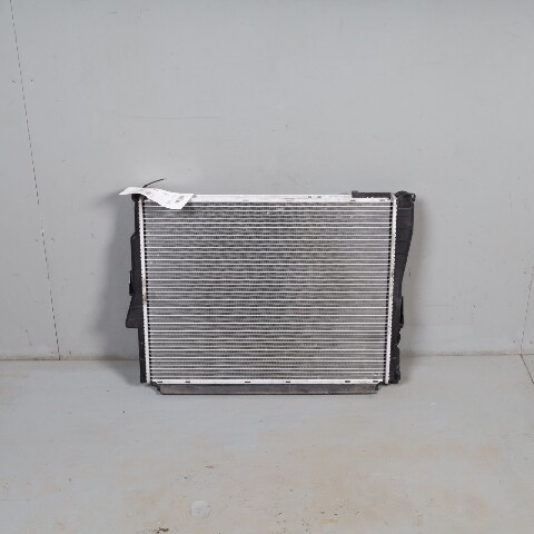 2001-2006 BMW 325i 330i M54 Automatic Radiator 17119071519 OEM