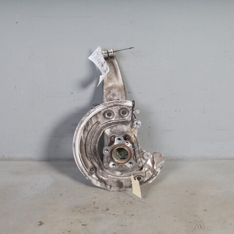 2017-2020 BMW 530i 540i Left Driver Front Spindle Knuckle Hub 31206884381