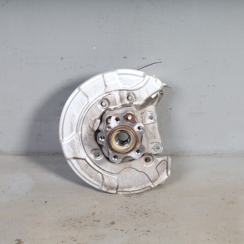 2017-2020 BMW 530i 540i Right Passenger Rear Spindle Knuckle Hub 33306866336